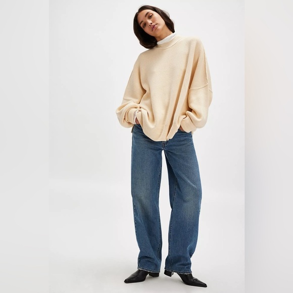 Free People Sweaters - FREE PEOPLE Soft Cream Chunky Crew Neck Sweater - NWT  MSRP $128 Size M